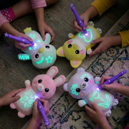 Pelúcia com Caneta Luminosa